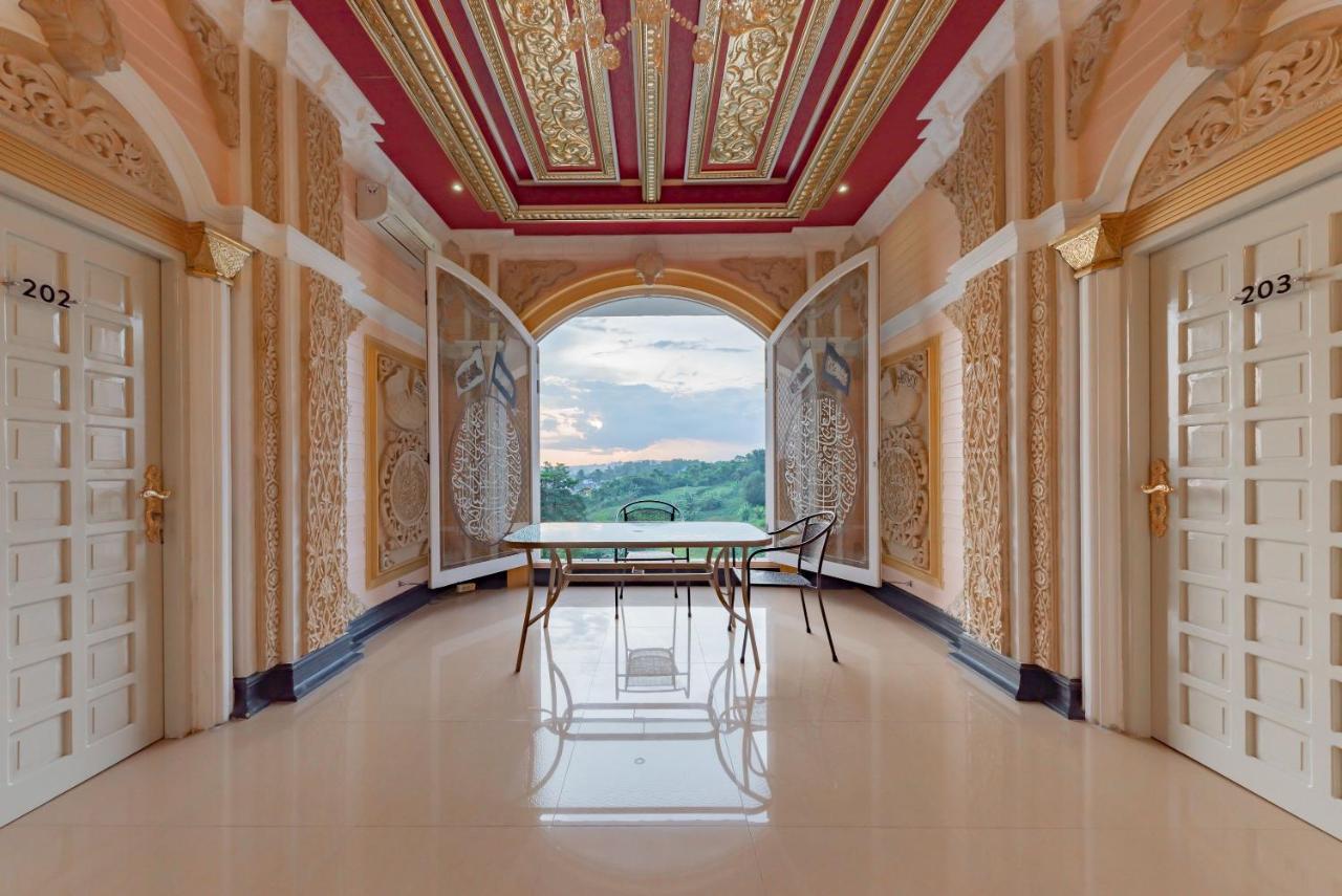 Hotel Urbanview Palace Syariah 3*