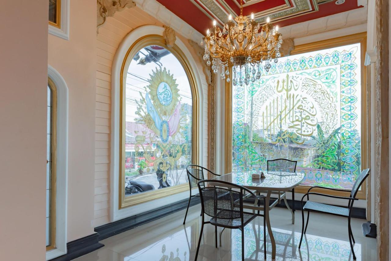 Urbanview Palace Syariah 3* Balikpapan (Borneo)